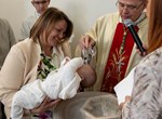 Biskup Radoš krstio malenog Anđela, peto dijete obitelji Grabant iz Varaždina 